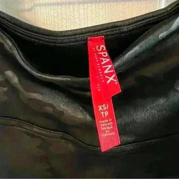 Spanx Black Camo Leggings. Size XS EUC - Picture 3 of 6